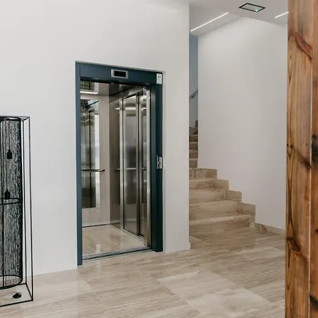 Port Apartment *