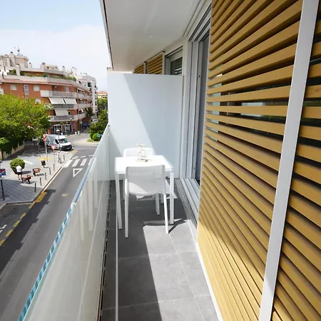 Port Apartment *