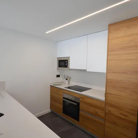 Port Apartment *
