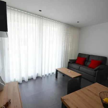 Port Apartment *