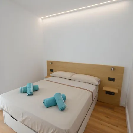 Port Apartment *